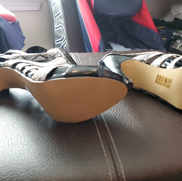 Heels - Picture 5 of 5